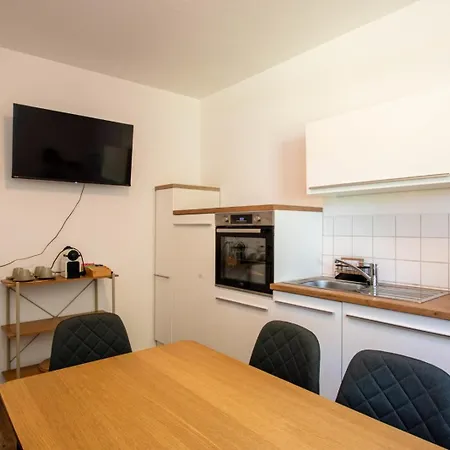 Appartement Elbe52 - By Bohnapartments- Naehe Elbe- Wlan- Parken *
